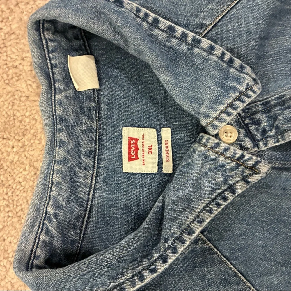 Levi's Men's Medium Blue Denim Button-Down Shirt